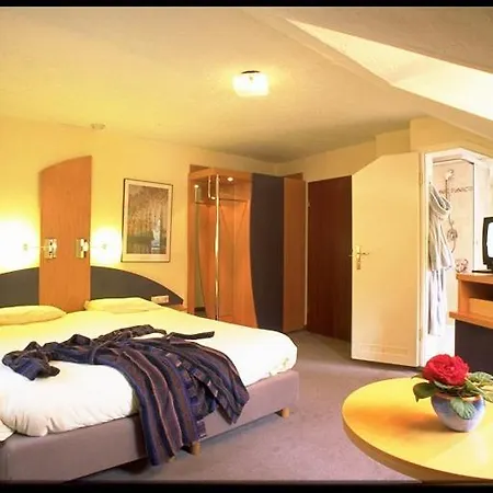 Logis Des Chevaliers & Rock Wellness Sur Sure Pensión