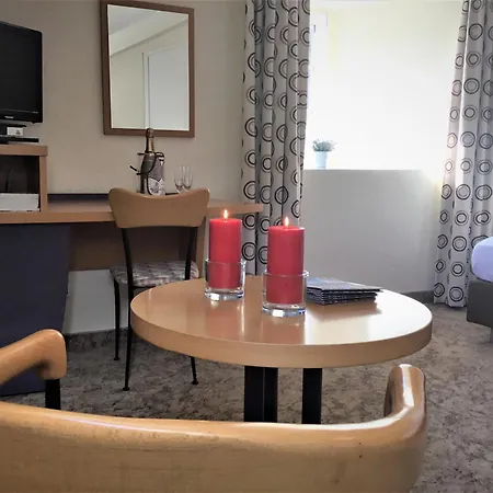 Logis Des Chevaliers & Rock Wellness Sur Sure 3*