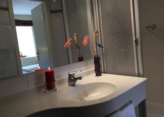 Logis Des Chevaliers & Rock Wellness Sur Sure Affittacamere 3*